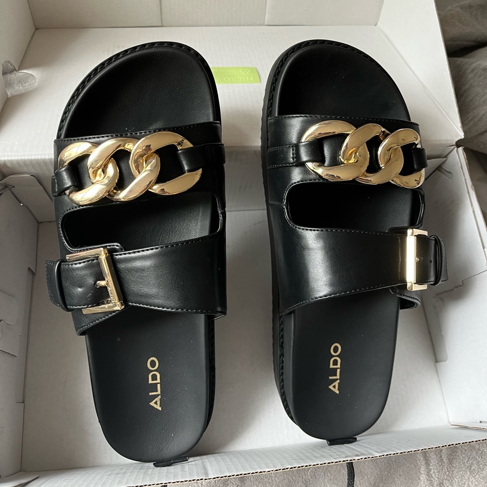 Black sandals w/ gold buckles!!
